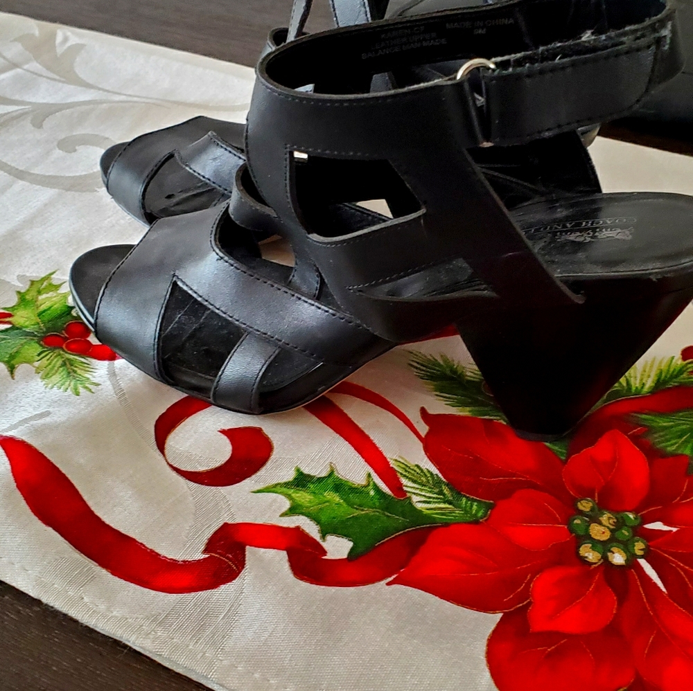 Black sandal